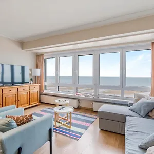 Appartement Zonnig Familie App Op Zeedijk Met Zeezicht Voor 6p, Oostende