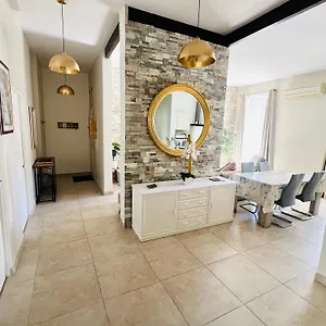 https://le-theatro.fr-provencehotel.com
